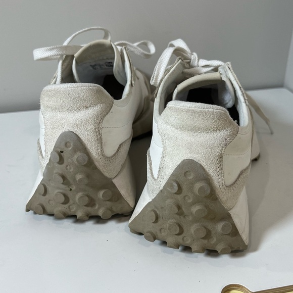 New Balance 327 Size 9.5 Cream and White Athletic Shoes Great Condition - Picture 4 of 10